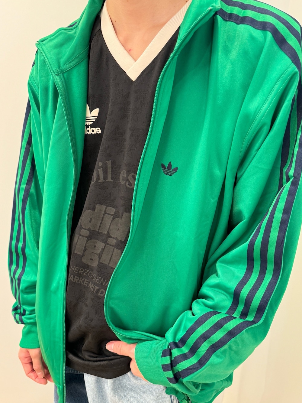 「adidas、パッチワーク、アディダス、厚底シューズ、adidas originals、トラックジャケット、アディダスオリジナルス、ベッケンバウアー、クセニア・シュナイダー、オズガイア」｜「adidasの[常田大希着用アイテム] トラックジャケット（ジェンダーニュートラル）（ジャージ、グリーン系）」を使った、KSさん（メンズ・172cm）の春コーディネートの3枚目の写真