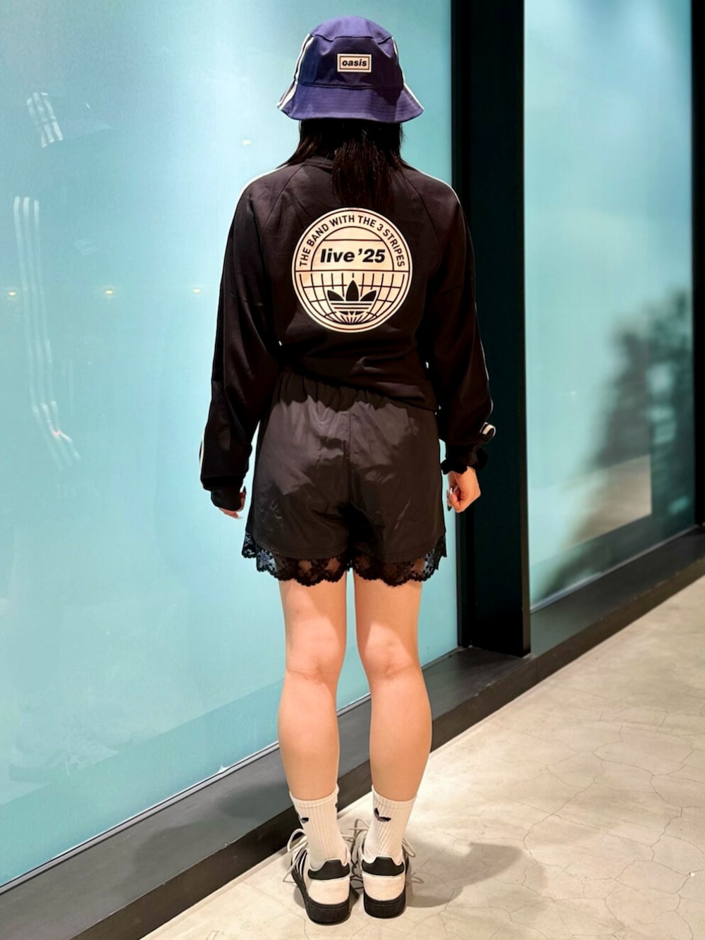 adidas Originals × Oasis ツアー スリーストライプス 長袖Tシャツ