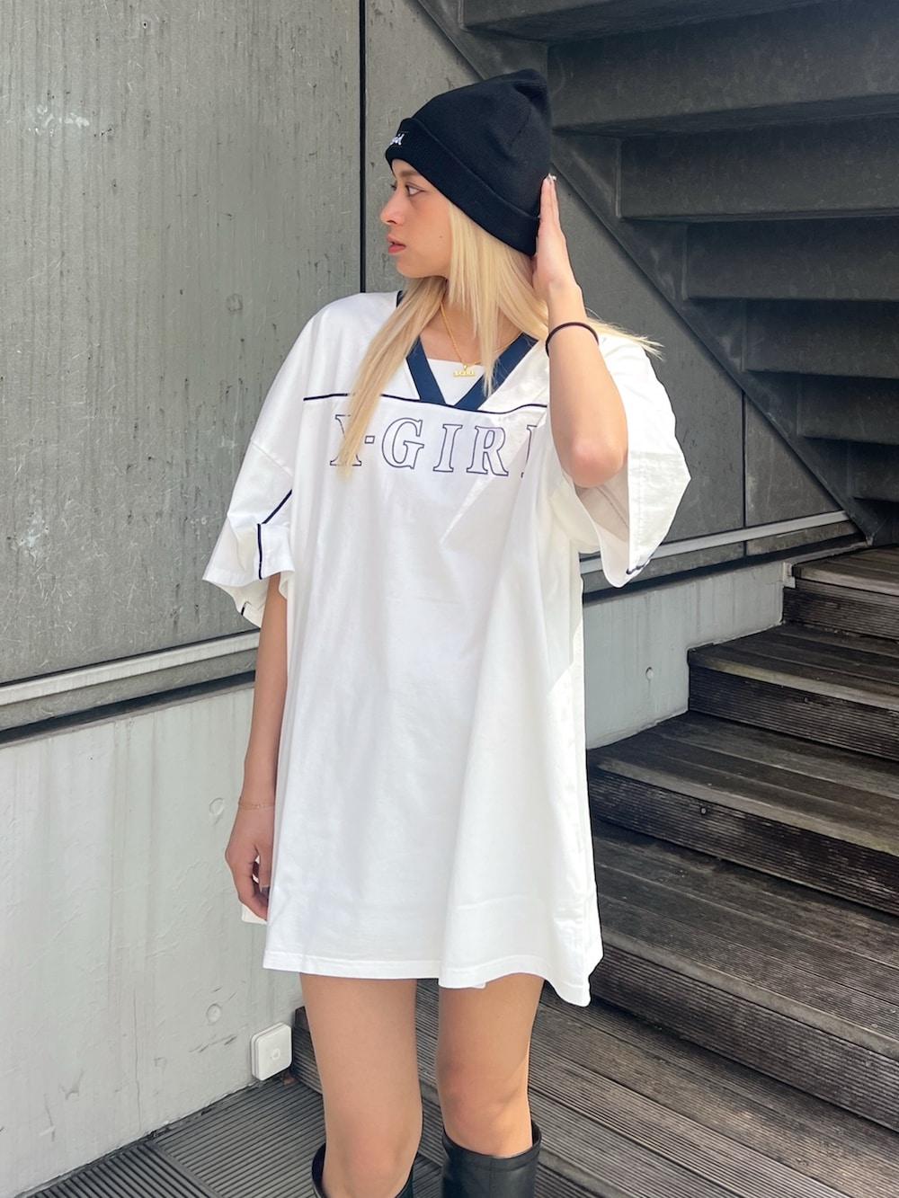 「x-girl、x-girl_ootd、ワンピース、エックスガール、ぱめコーデ、ブーツ、春夏コーデ」｜「X-girlのV-NECK BIG TEE DRESS（ワンピース、ホワイト系）」を使った、Pamelaさん（レディース・161cm）の春コーディネートの2枚目の写真