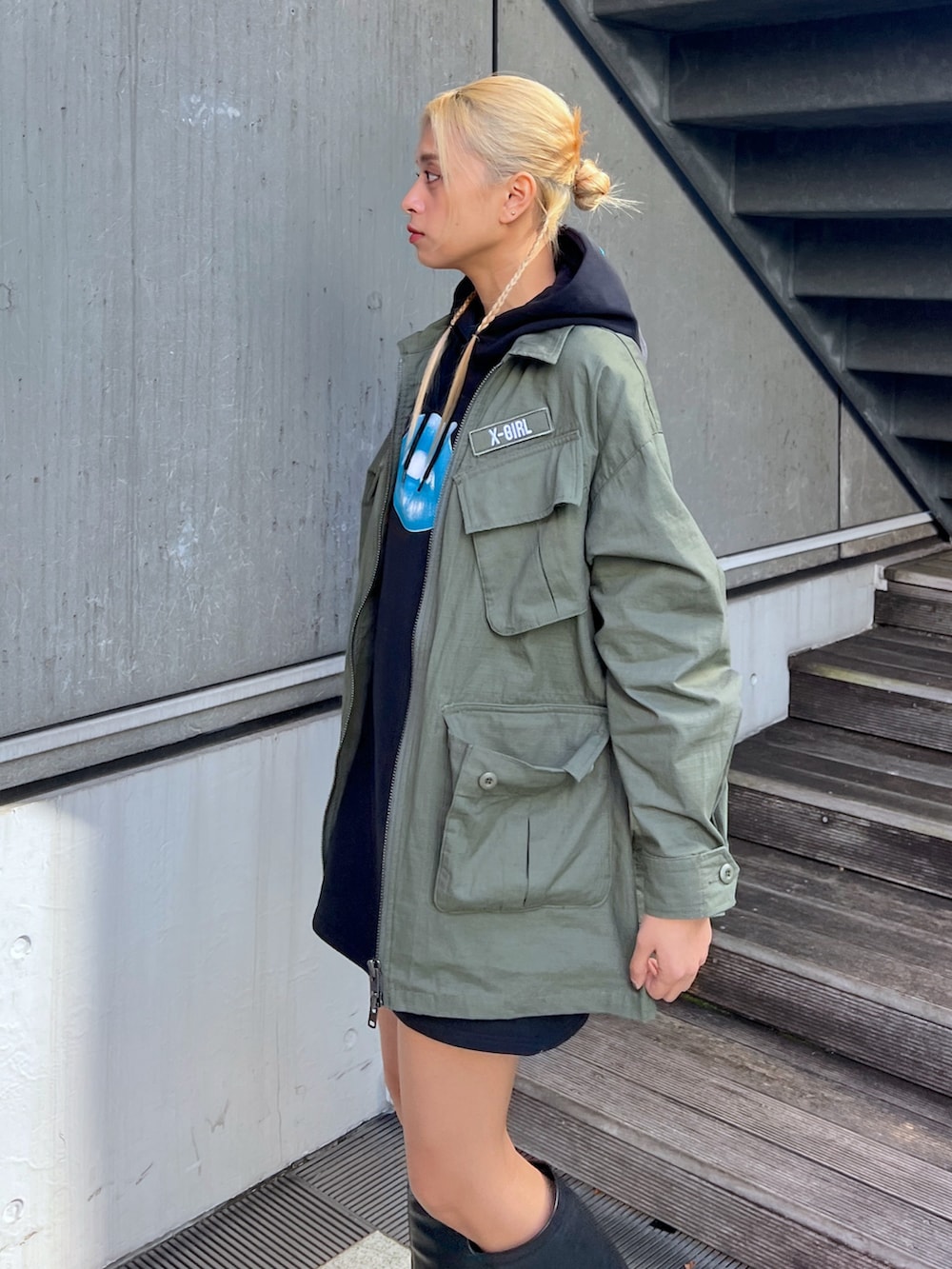 「オトナカジュアル、military、ミリタリー、シャツジャケット、ワンピース、x-girl、x-girl_ootd、ぱめコーデ」｜「X-girlのMILITARY SHIRT（ミリタリージャケット、グリーン系）」を使った、Pamelaさん（レディース・161cm）の冬コーディネートの3枚目の写真