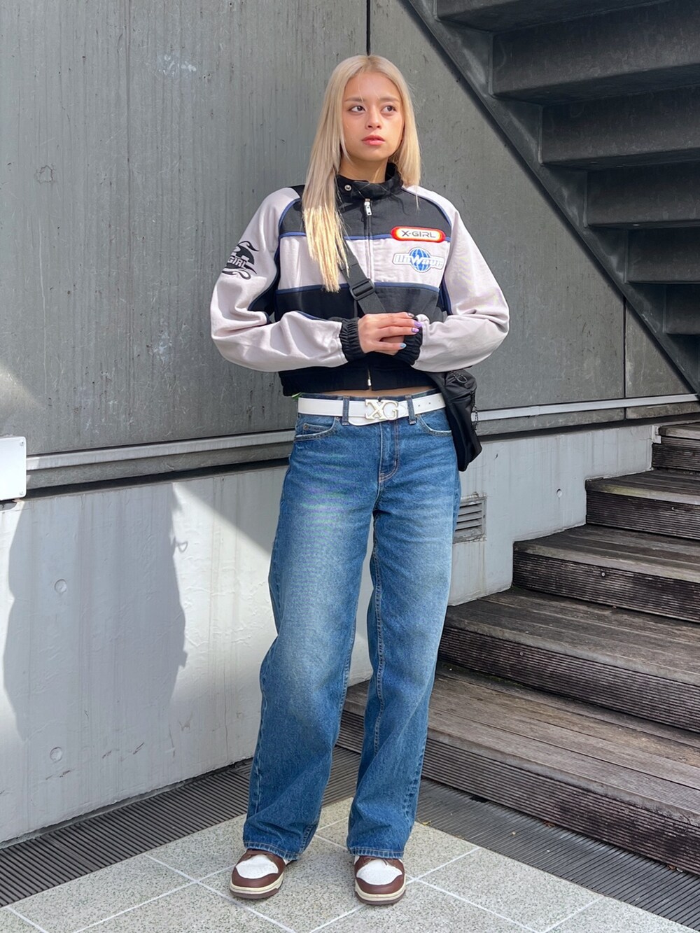 「x-girl、x-girl_ootd、ぱめコーデ、ストリート」｜「X-girlのLOW RISE DENIM PANTS（デニムパンツ、ブルー系）」を使った、Pamelaさん（レディース・161cm）の冬コーディネートの2枚目の写真