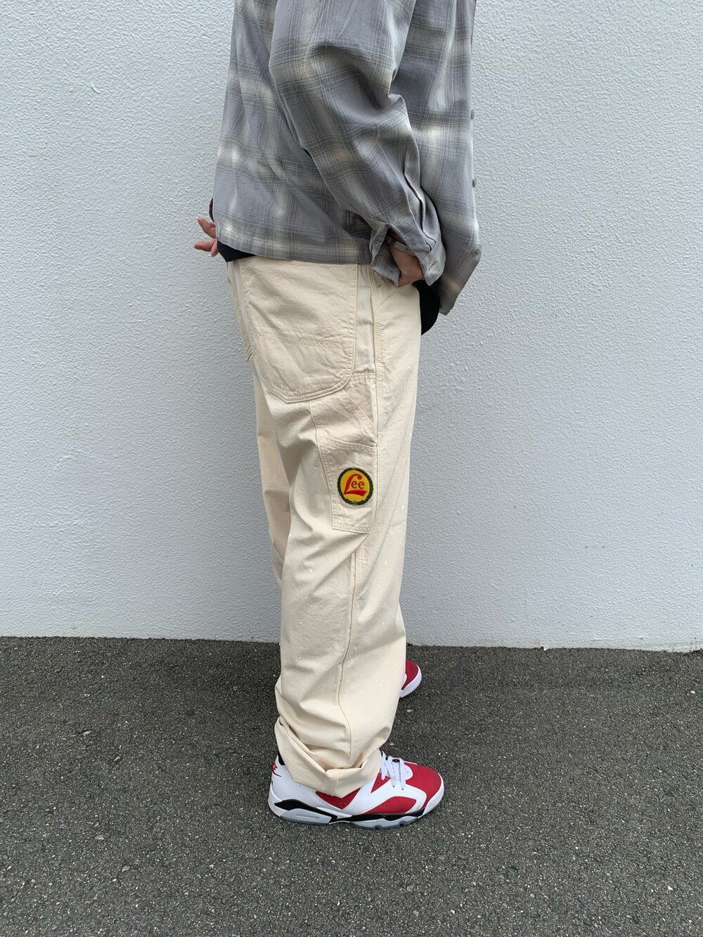 グレー系のシャツ/ブラウス、その他のその他パンツを着用したメンズの夏コーディネートの3枚目の写真