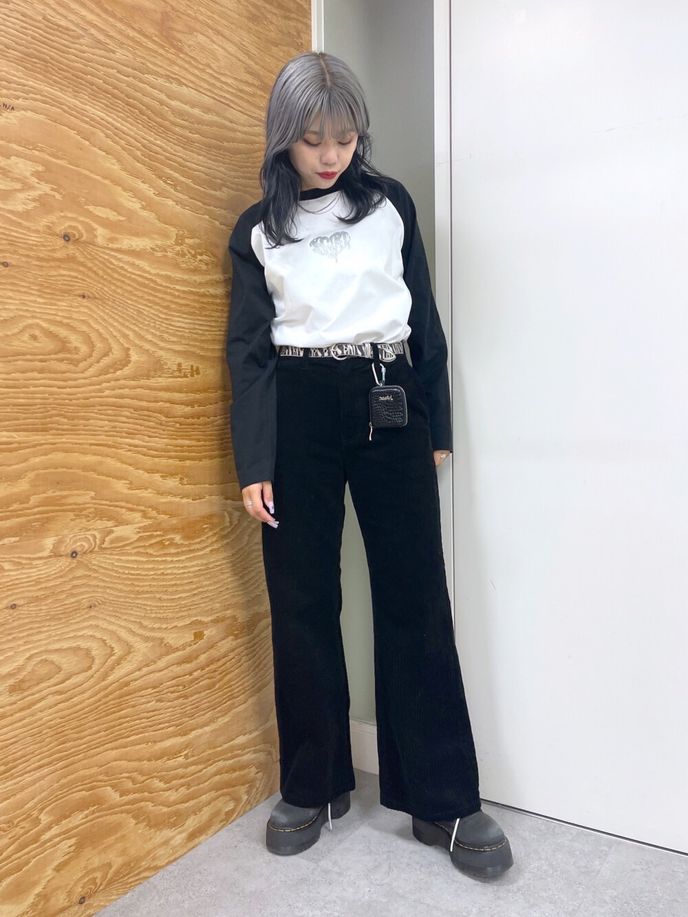 「秋のコーデ、ootd、ブラック、シンプルコーデ、いいね、save、フォローお願いします🤑、ワイドパンツ、フレアパンツ、セットアップ、エックスガール、xgirl」｜「X-girlのCORDUROY JACKET（ブルゾン、ブラック系）」を使った、竹市咲来さん（レディース・167cm）の秋コーディネートの2枚目の写真