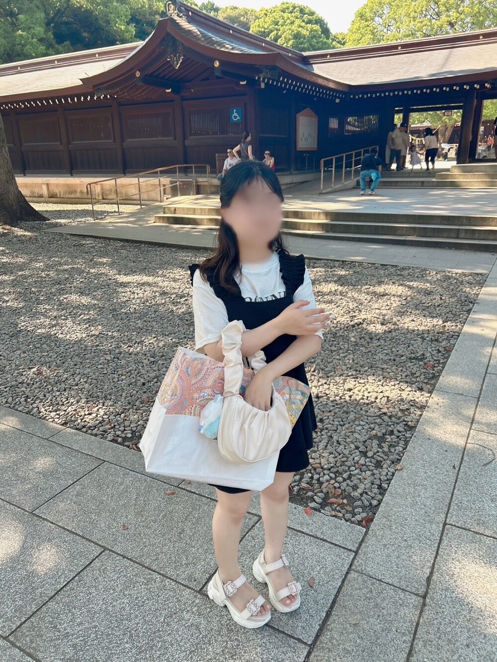 「しまむらのアイテム（トップス、ブラック系）」を使った、s u z u h aさん（レディース・143cm）の冬コーディネートの2枚目の写真