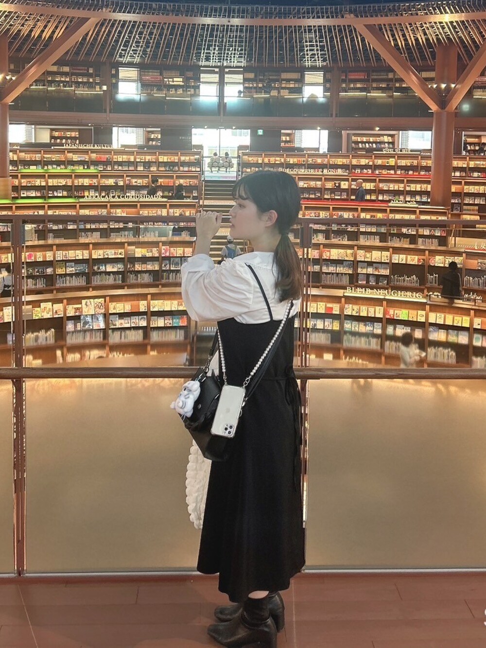 「しまむらのアイテム（ショルダーバッグ、ブラック系）」を使った、s u z u h aさん（レディース・143cm）の冬コーディネートの2枚目の写真