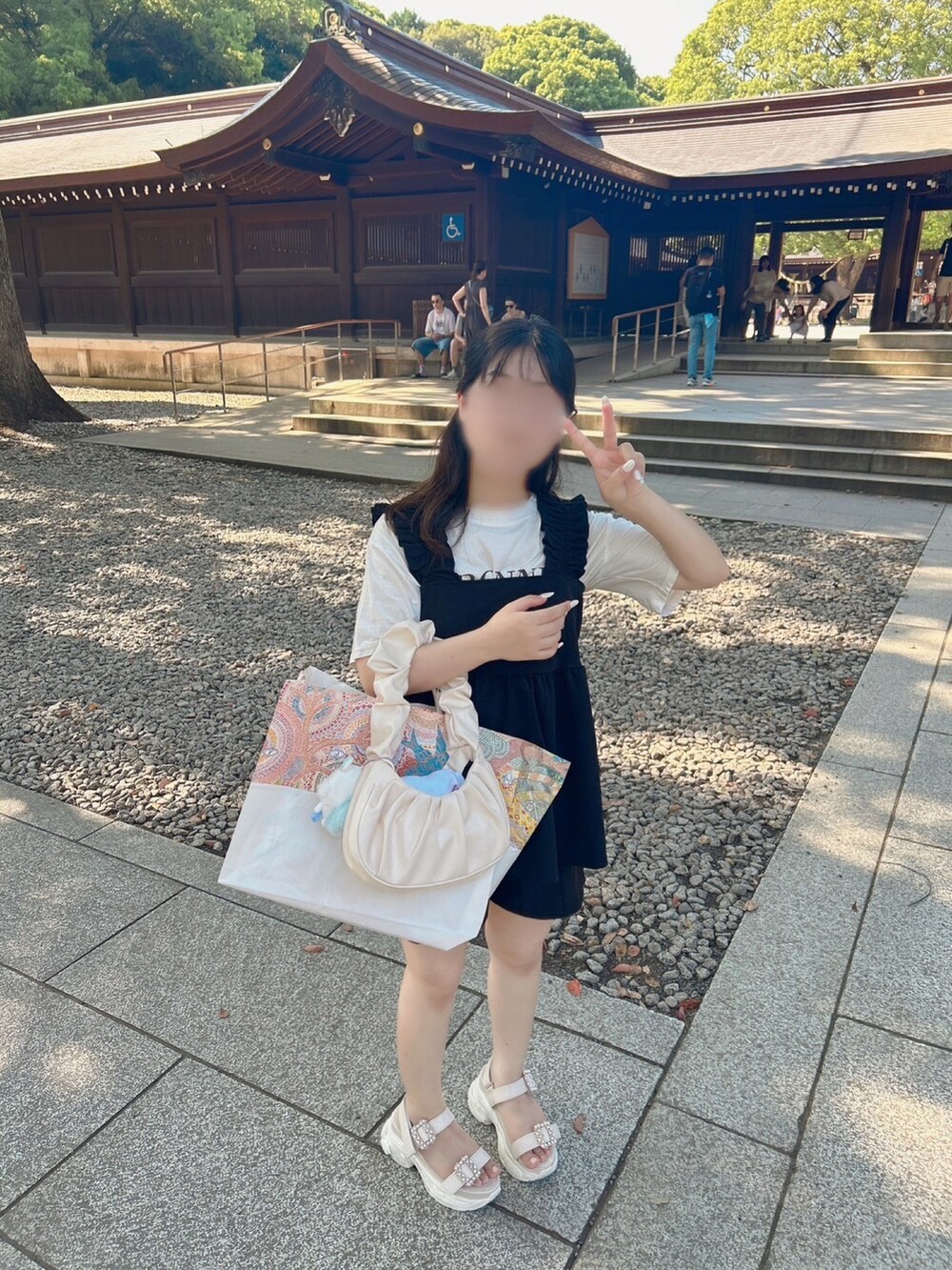 「しまむらのアイテム（トップス、ブラック系）」を使った、s u z u h aさん（レディース・143cm）の冬コーディネートの3枚目の写真