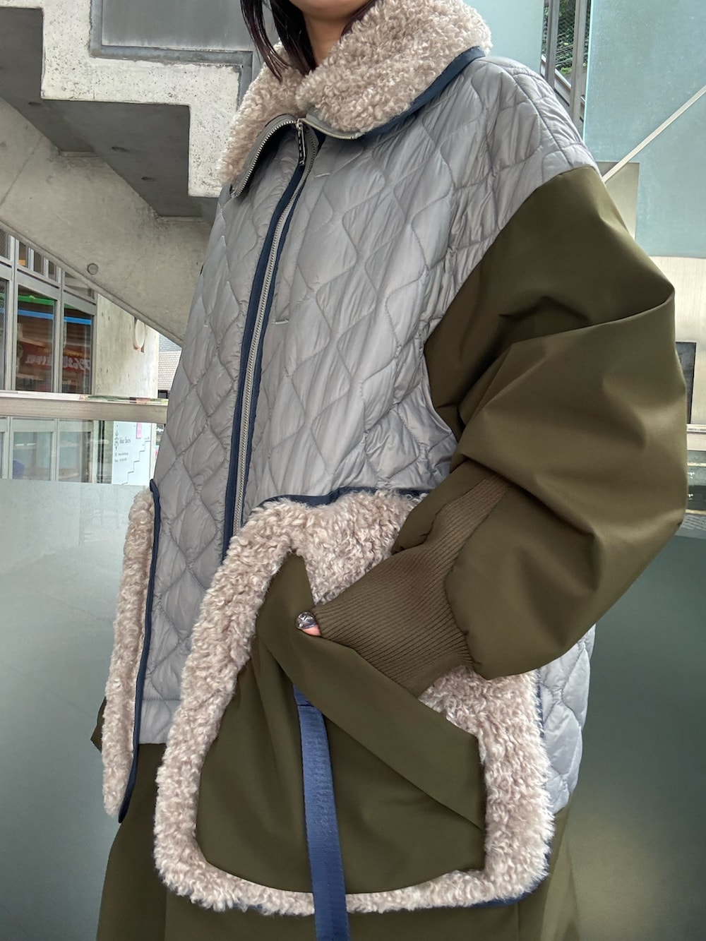 「ロングコート、ファーコート、キルティングコート、フユコーデ、冬コート」｜「UN3D.のBIG COLLAR FABRICK MIX CT（その他アウター、ブラック系）」を使った、YURIKAさん（レディース・167cm）の夏コーディネートの5枚目の写真