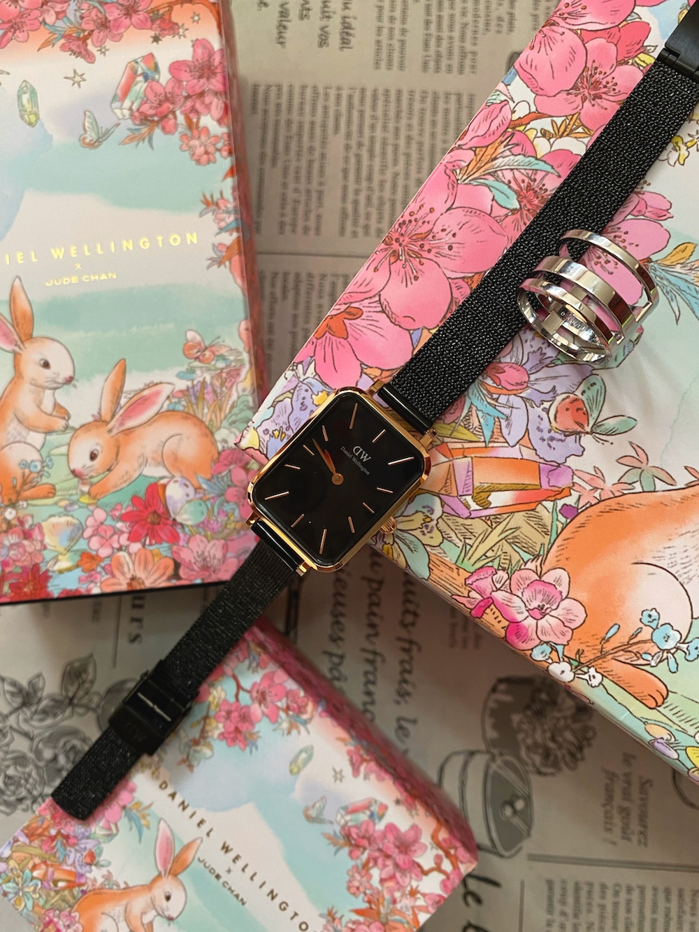 「Daniel Wellington、腕時計、韓国ファッション、大人カジュアル、シルバーアクセサリー、春コーデ、低身長、きれいめカジュアル、ブルー、シアーシャツ、ダニエルウェリントン、シャツスタイル、休日スタイル、オフィスカジュアル、アクセサリー」｜「Daniel WellingtonのELAN TRIAD RING シルバー（リング、シルバー系）」を使った、Gini   Akiさん（骨格ストレート・レディース・153cm）の春コーディネートの3枚目の写真