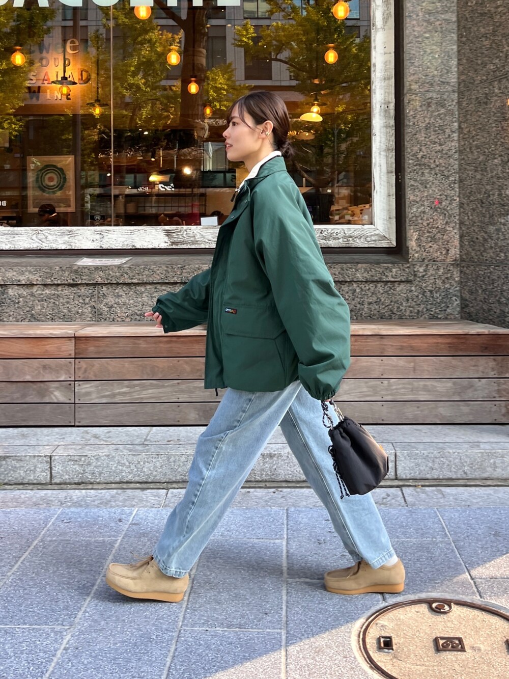 「韓国ファッション、冬アウター、休日スタイル、マイベストコーデ2023、グリーン、ブルゾン、デニム、モカシン、カジュアルコーデ、シンプルコーデ、ユニセックス」｜「CPCMのグログランインナー脱着スタンドブルゾン（ブルゾン、グリーン系）」を使った、asuka さん（レディース・164cm）の冬コーディネートの3枚目の写真