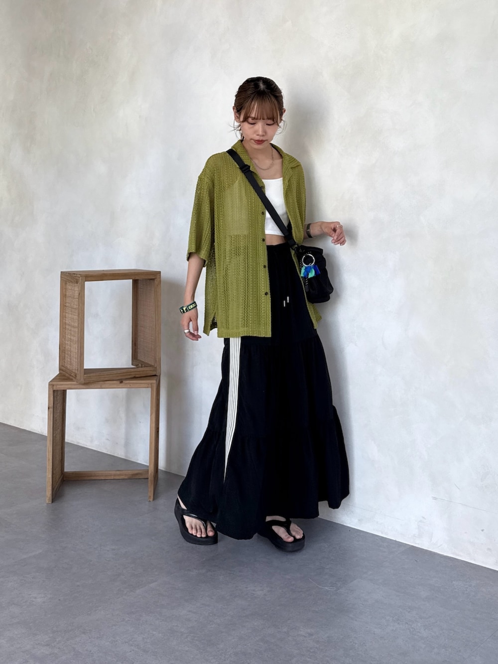 「オープンカラーシャツ、レースシャツ、スカート、ナイロンスカート、ティアードスカート、フェス、フェススタイル、夏」｜「CPCMのアソートレース半袖シャツ（シャツ/ブラウス、グリーン系）」を使った、asuka さん（レディース・165cm）の夏コーディネートの2枚目の写真