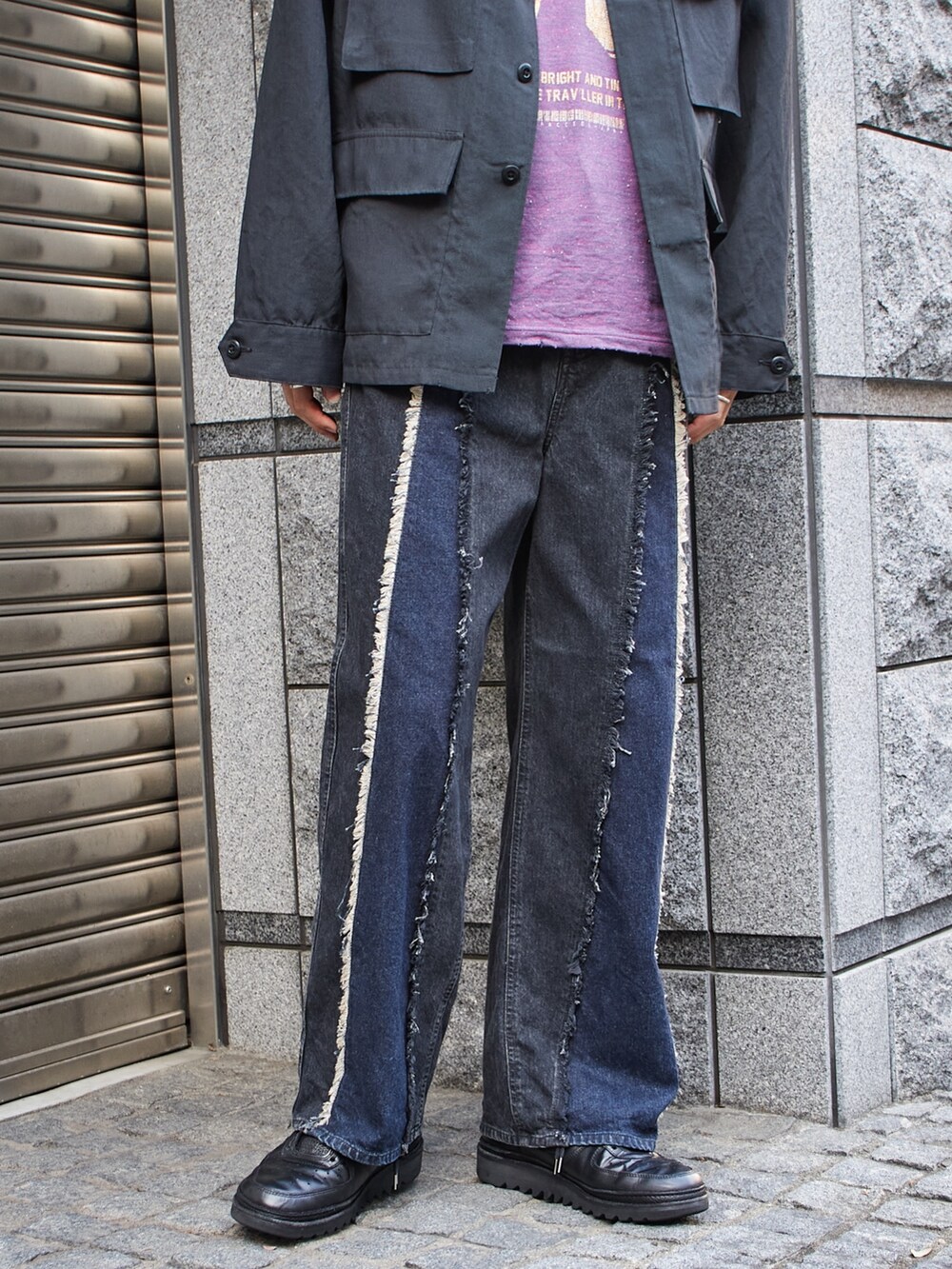 「JiedaのSTUDIOUS別注 SWITCHING OVER DENIM PANTS（BLK×BLU）（デニムパンツ、ブラック系）」を使った、STUDIOUS MENSさん（メンズ・182cm）の春コーディネートの2枚目の写真