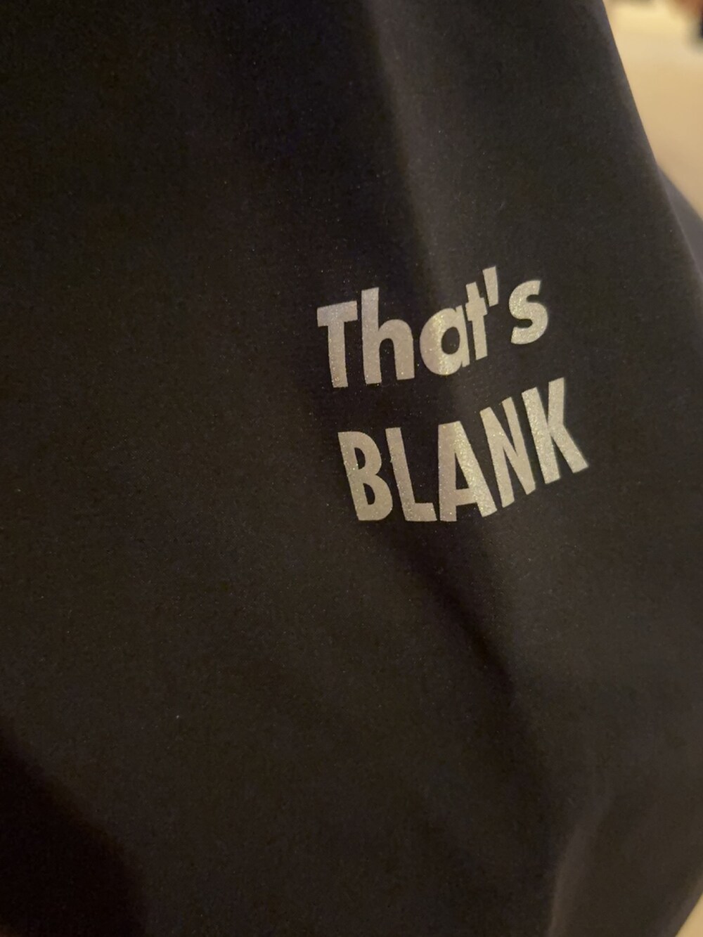 ブラック系のブルゾンを着用したメンズの冬コーディネートの5枚目の写真