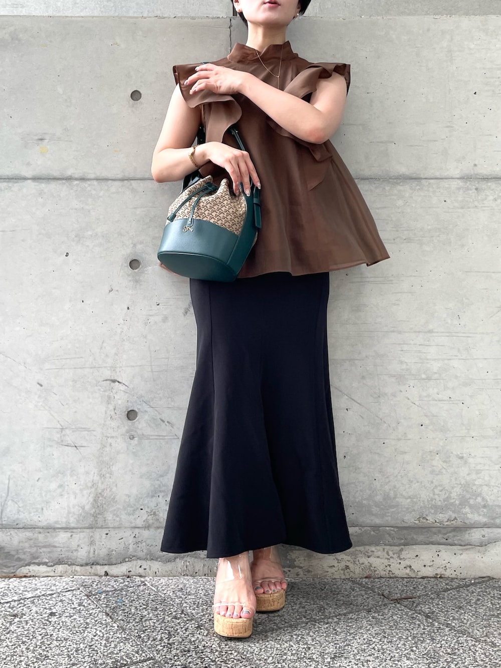 「秋服準備はじめました、ブラウン、チュール、巾着バッグ、マーメイドスカート」｜「Samantha Thavasaのアイテム（バッグ、ブラウン系）」を使った、hamanoirodori01さん（レディース・152cm）の夏コーディネートの2枚目の写真
