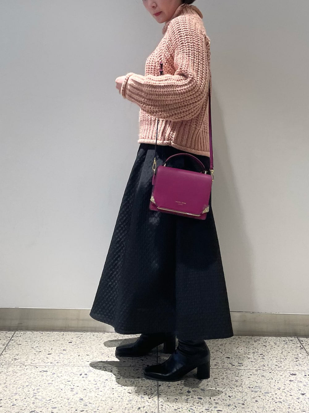 「ピンク、ピンクニット、キルティング、キルティングスカート、ブラック、マゼンタ、バッグ」｜「Samantha Thavasaのアイテム（バッグ、ピンク系）」を使った、hamanoirodori01さん（レディース・152cm）の冬コーディネートの2枚目の写真