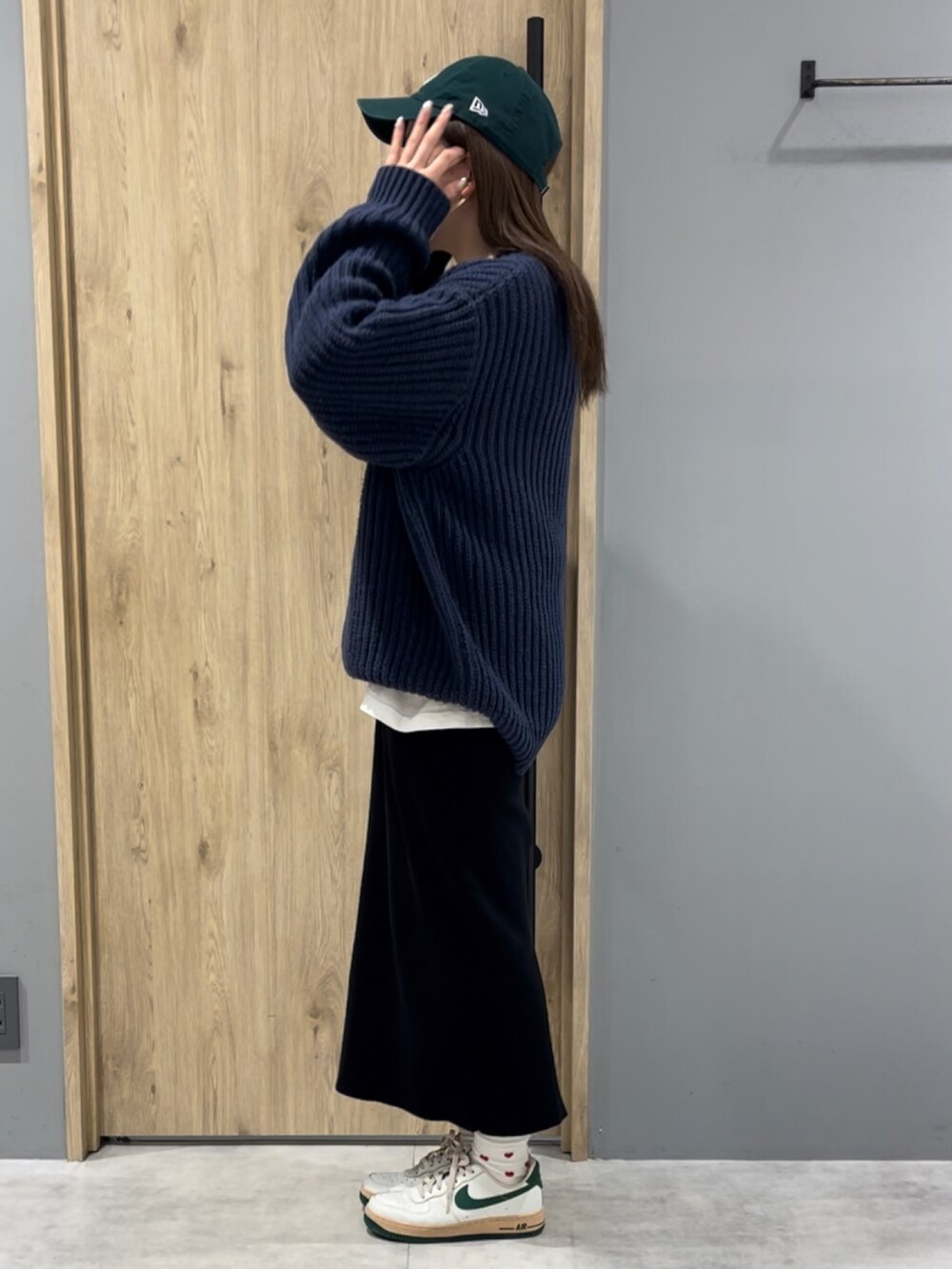 「オトナ女子、お出かけコーデ、大人カジュアル、大人コーデ、今日のコーデ、大人かわいい、ラクチンコーデ、お洒落さんとつながりたい、ootd、低身長、冬のコーデ、プチプラ、キャップ、スカート、メランクルージュ」｜「Melan Cleugeのアイテム（ニット/セーター、ブルー系）」を使った、mさん（レディース・158cm）の冬コーディネートの2枚目の写真