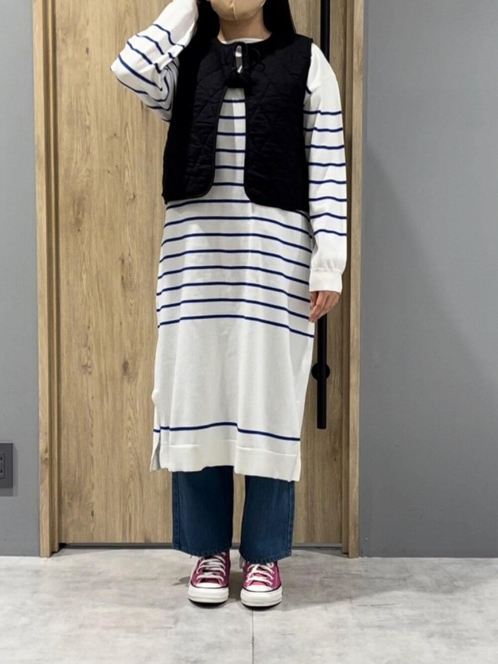 「Melan Cleugeのアイテム（オールインワン・サロペット、ホワイト系）」を使った、mさん（レディース・158cm）の冬コーディネートの2枚目の写真