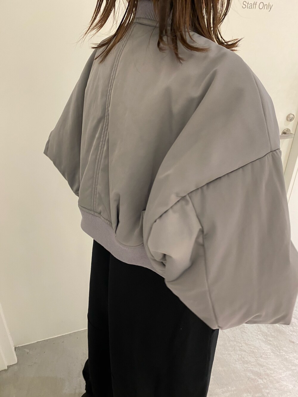 「UN3D.のORIGAMI TUCK BZ（ブルゾン、グレー系）」を使った、YURINさん（レディース・168cm）の秋コーディネートの6枚目の写真