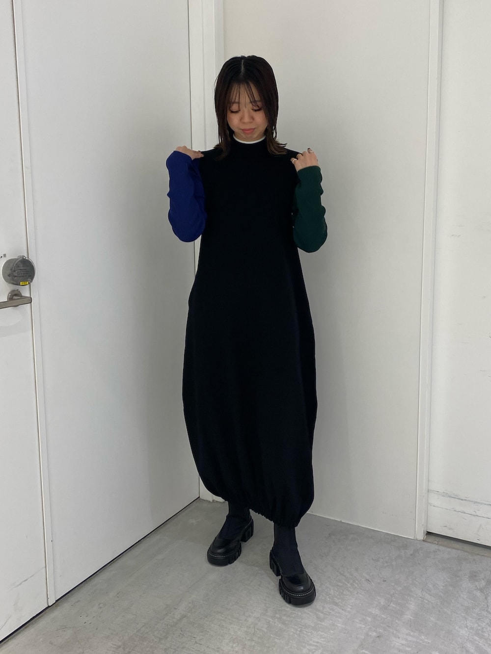 「UN3D.のORIGAMI TUCK BZ（ブルゾン、グレー系）」を使った、YURINさん（レディース・168cm）の秋コーディネートの7枚目の写真