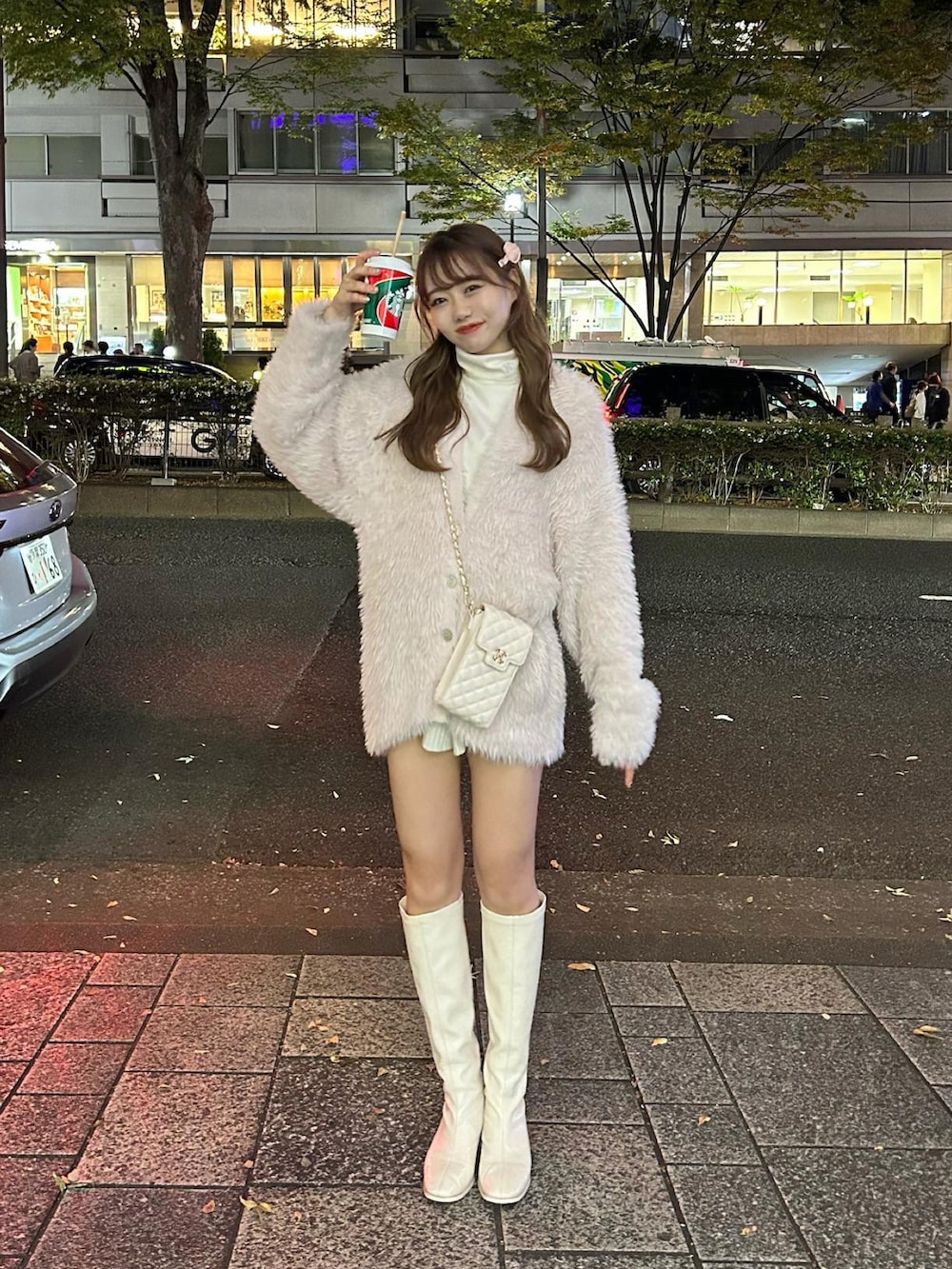 「ナイスクラップ、ナイスクラップのあざとカーディガン、カーディガン、ピンクコーデ」｜「one after another NICE CLAUPの【矢吹奈子さん着用】ふわモテあざと/フェザーロングカーディガン（カーディガン/ボレロ、ピンク系）」を使った、けるさん（レディース・159cm）の秋コーディネートの3枚目の写真
