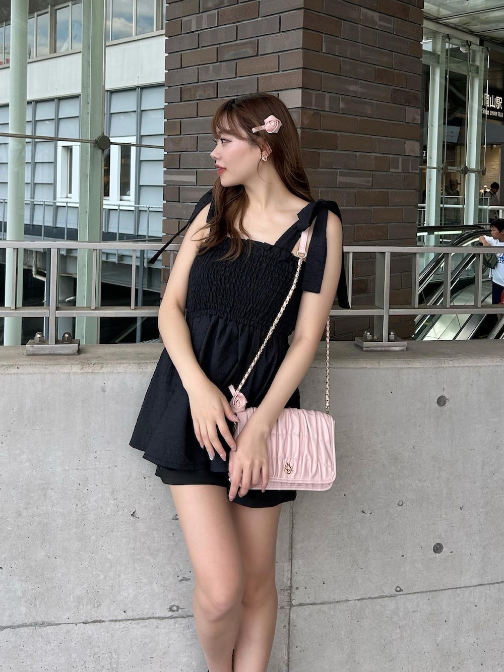 「ナイスクラップ、チュニック、肩リボン、ビスチェ、夏コーデ、夏、ガーリー、フレンチガーリー、シミラールック」｜「one after another NICE CLAUPの再入荷/肩リボンシャーリングキャミビスチェ/WEB限定色あり（キャミソール、ブラック系）」を使った、けるさん（レディース・159cm）の夏コーディネートの2枚目の写真