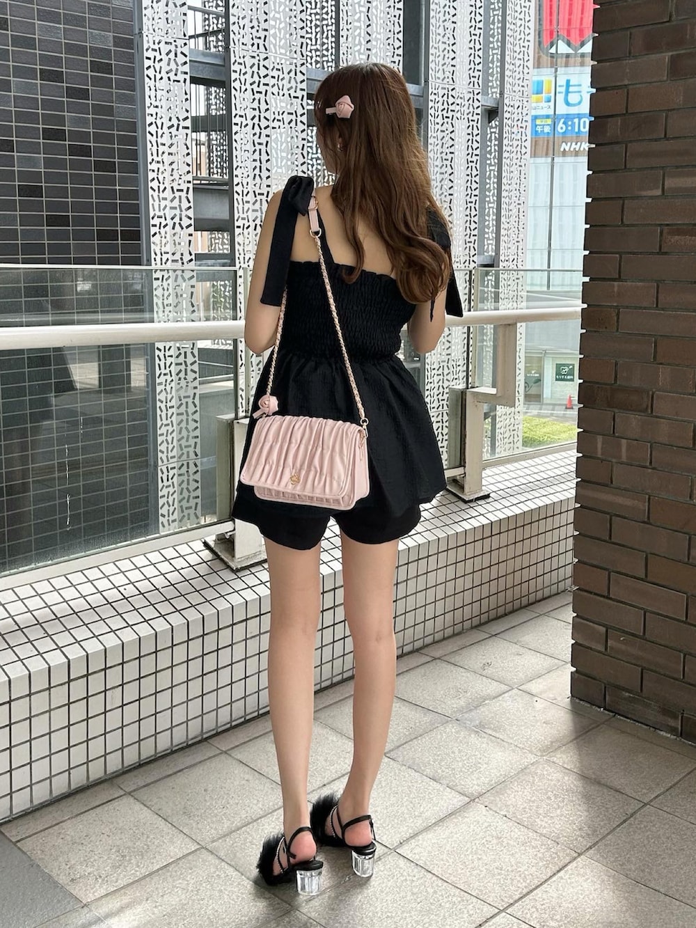 「ナイスクラップ、チュニック、肩リボン、ビスチェ、夏コーデ、夏、ガーリー、フレンチガーリー、シミラールック」｜「one after another NICE CLAUPの再入荷/肩リボンシャーリングキャミビスチェ/WEB限定色あり（キャミソール、ブラック系）」を使った、けるさん（レディース・159cm）の夏コーディネートの3枚目の写真