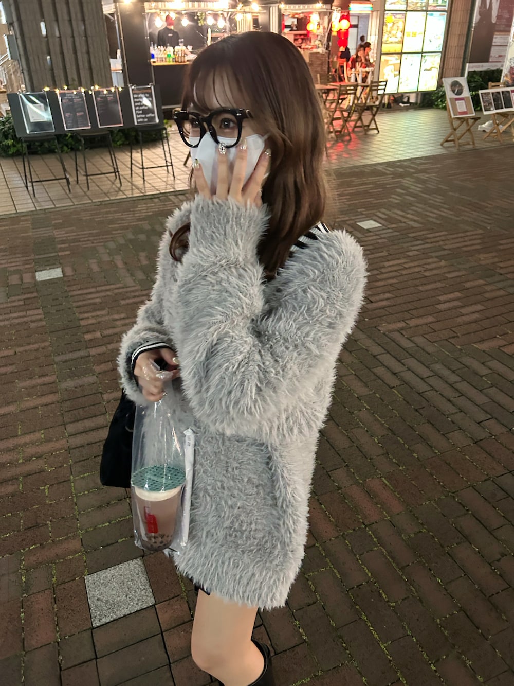 「カーディガン、ナイスクラップ、ふわふわ、ふわふわニット、ボーダー、ダテメガネ、メガネ女子、夜のスナップ、ロングカーディガン」｜「one after another NICE CLAUPのシンプルにもフェミニンにもあざと可愛い。ロングフェザーカーディガン（カーディガン/ボレロ、グレー系）」を使った、けるさん（レディース・159cm）の秋コーディネートの3枚目の写真