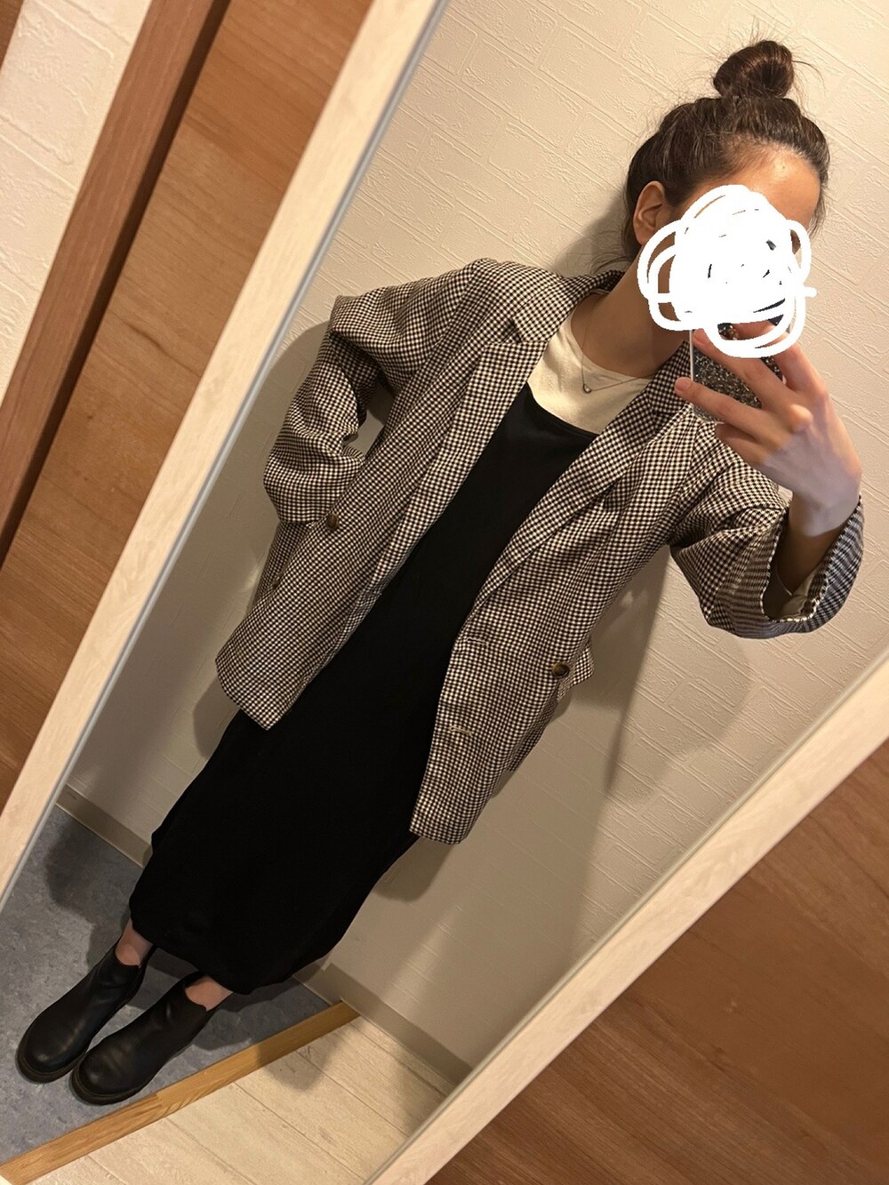 「大人カジュアル、お出かけコーデ、ラクチンコーデ、秋服コーデ、オトナカワイイ、休日コーデ、お洒落さんとつながりたい、ゆったりコーデ、いいね、save、フォローお願いします🤑、ワンピース、シンプルスタイル、おしゃれさんと繋がりたい、秋カラー、シンプルコーデ」｜「H&MのH&M - チェルシーブーツ - ブラック（ブーツ、ブラック系）」を使った、Maさん（レディース・160cm）の秋コーディネートの2枚目の写真