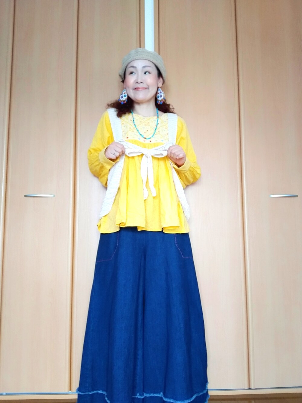 「おしゃれさんと繋がりたい、40代ファッション、好きな服を着る、元気になれる服、チャイハネ、ベレー帽、クロシェ編み、デニム、イエロー、大人ガーリー、着回しコーデ、ゆるコーデ」｜「チャイハネの【チャイハネ】サラリベレー帽（ハンチング/ベレー帽、ベージュ系）」を使った、michiyogaさん（レディース・159cm）の春コーディネートの2枚目の写真