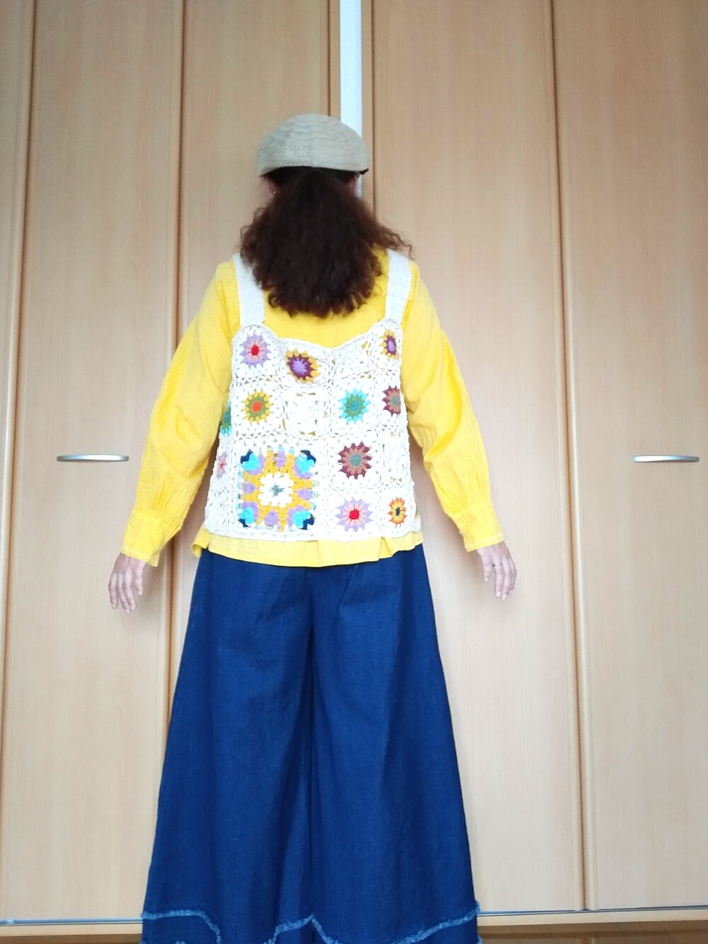 「おしゃれさんと繋がりたい、40代ファッション、好きな服を着る、元気になれる服、チャイハネ、ベレー帽、クロシェ編み、デニム、イエロー、大人ガーリー、着回しコーデ、ゆるコーデ」｜「チャイハネの【チャイハネ】サラリベレー帽（ハンチング/ベレー帽、ベージュ系）」を使った、michiyogaさん（レディース・159cm）の春コーディネートの3枚目の写真