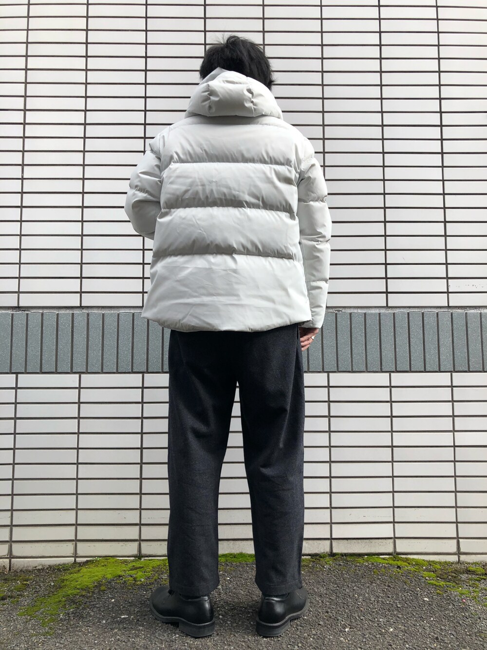 「私の推しブランド、大人コーデ、シンプルコーデ、きれいめカジュアル、UNIQLO、グレー、ダウンジャケット、セーター、ハイネック、アンクルパンツ、ワンタックパンツ、ウールパンツ、革靴、相互フォロー、お洒落さんとつながりたい」｜「tk.TAKEO KIKUCHIのレザーオックスフォードシューズ（ドレスシューズ、ブラック系）」を使った、らっしー［相互フォロー］さん（メンズ・169cm）の冬コーディネートの3枚目の写真