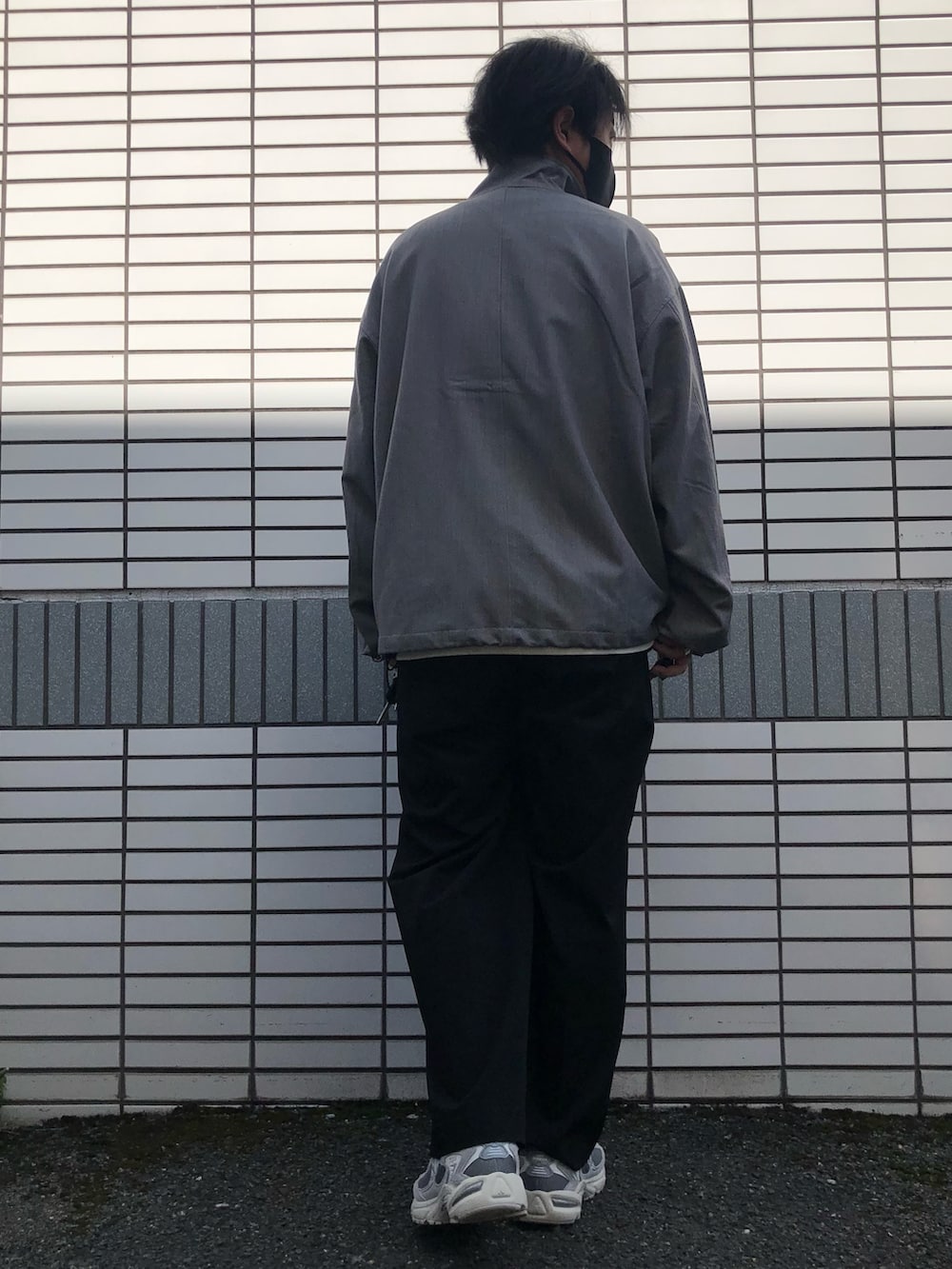「スポーツミックス、テック系、ニユーバランス、ニューバランス725、ワイドスラックス、UNIQLO U、スウェット、スニーカーコーデ、ブルゾン、きれいめカジュアル、春コーデ、オーバーサイズ、プチプラ、相互フォロー」｜「NEW BALANCEのNew Balance ML725AA / ニューバランス ML725AA（スニーカー、グレー系）」を使った、らっしー［相互フォロー］さん（メンズ・169cm）の春コーディネートの2枚目の写真
