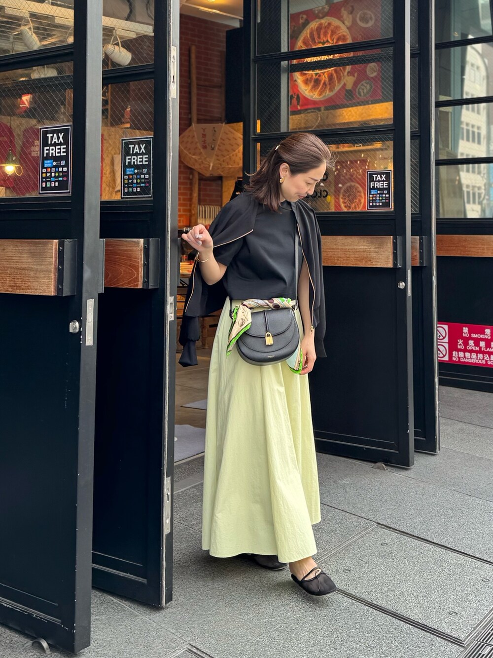「スカートコーデ、スカート 、スカーフアレンジ、マニプリ、マニプリスカーフ、天然石、天然石リング、夏コーデ、夏服」|「NOLLEY’S Sophiのウェーブバレッタ(バレッタ/ヘアクリップ、ゴールド系)」を使った、ISHIDAさん(レディース・158cm)の夏コーディネートの10枚目の写真
