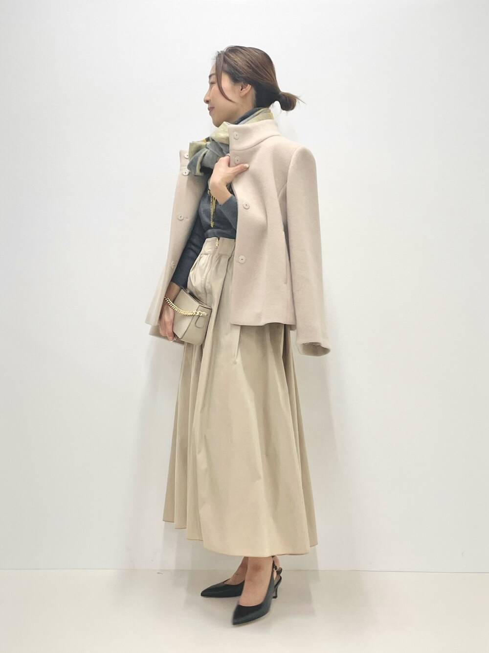 「スカート、ショートコート、ショート丈トップス、ショートジャケット、コートコーデ、毎日コーデ、綺麗めコーデ、キレイめ、お仕事コーデ、きちんとスタイル、チェックストール、ストール、タフタスカート」｜「NOLLEY’Sのアイテム（スカート、オレンジ系）」を使った、ISHIDAさん（レディース・158cm）の秋コーディネートの2枚目の写真