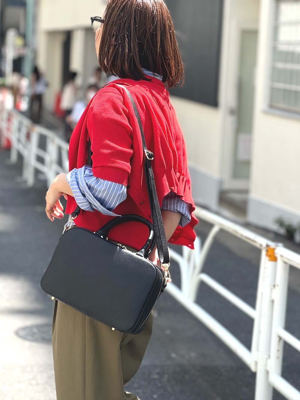 「ボストンバッグ、ボストン、ボストンメガネ、ボストンBAG、ショルダーバッグ、秋服準備はじめました、着こなしのちょこっとテク、休日スタイル、パンツコーデ、オトナ女子、秋カラー、今日のコーデ、オトナカジュアル、きれいめコーデ、小物で作る初秋コーデ」|「NOLLEY’Sのウォッシャブル Premium TWLL オトナチノパンツ(その他パンツ、グリーン系)」を使った、ISHIDAさん(骨格ウェーブ・レディース・158cm)の夏コーディネートの6枚目の写真