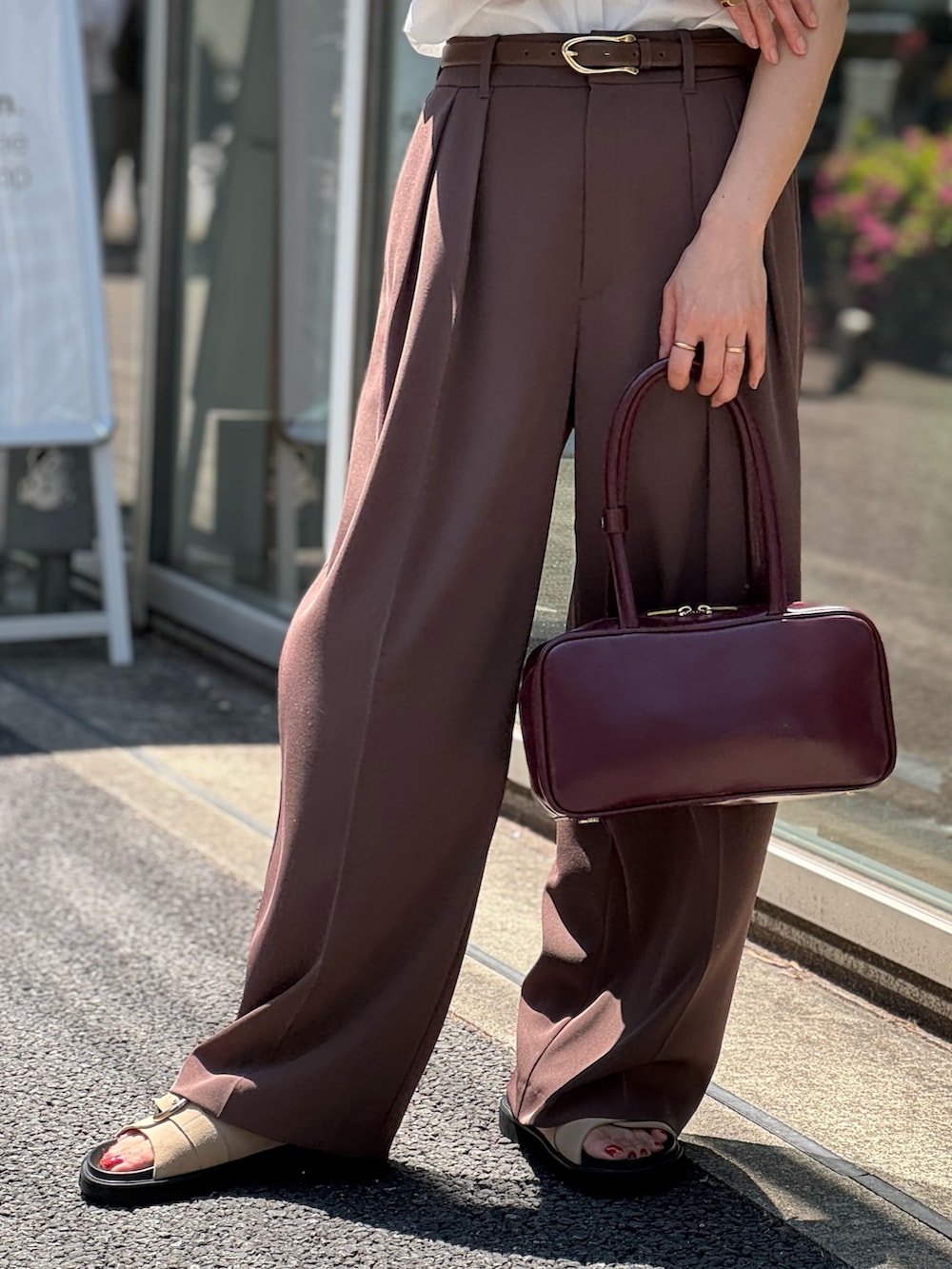 「ブラウンコーデ、ブラウン、ブラウンパンツ、スポーツミックス、デートコーデ、夏コーデ、夏服、オトナ女子、150cm台コーデ、夏、春夏コーデ、フリル」|「NOLLEY’S Sophiのウォッシャブル強撚ツイルワイドパンツ(その他パンツ、ブラウン系)」を使った、ISHIDAさん(レディース・158cm)の夏コーディネートの8枚目の写真