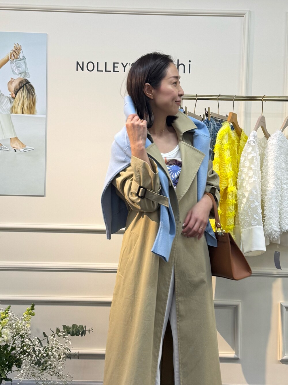 「トレンチ、トレンチコート、スカーフ、春色、かんたん！着回しコーデ術、今日のコーデ」｜「NOLLEY’Sの2wayCLASSICショルダーバッグM（ショルダーバッグ、ブラック系）」を使った、ISHIDAさん（レディース・158cm）の冬コーディネートの7枚目の写真