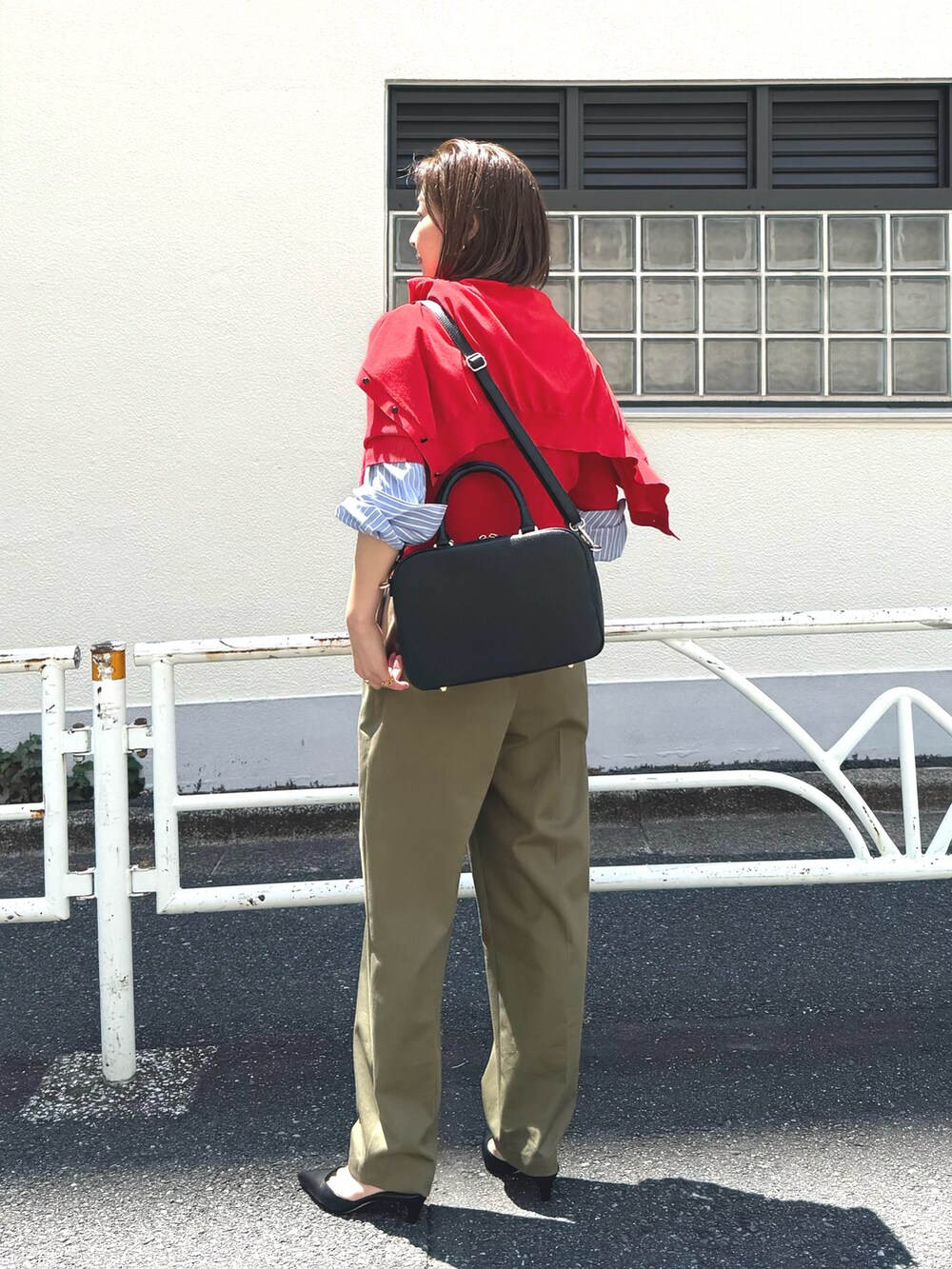「ボストンバッグ、ボストン、ボストンメガネ、ボストンBAG、ショルダーバッグ、秋服準備はじめました、着こなしのちょこっとテク、休日スタイル、パンツコーデ、オトナ女子、秋カラー、今日のコーデ、オトナカジュアル、きれいめコーデ、小物で作る初秋コーデ」|「NOLLEY’Sのウォッシャブル Premium TWLL オトナチノパンツ(その他パンツ、グリーン系)」を使った、ISHIDAさん(骨格ウェーブ・レディース・158cm)の夏コーディネートの8枚目の写真