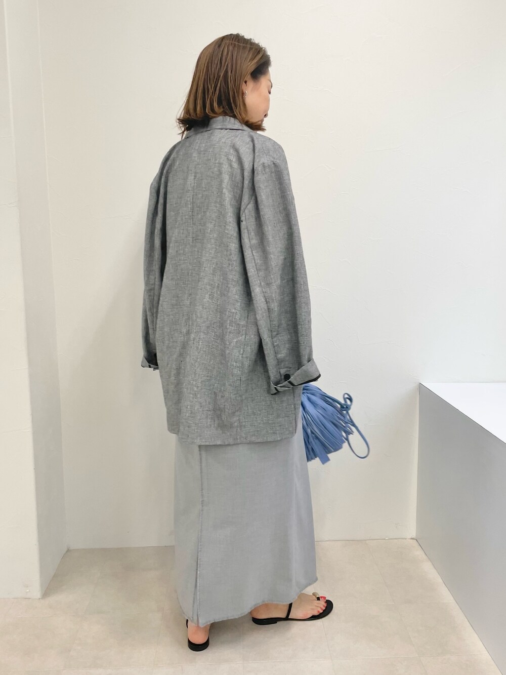 「ジレ、ジレワンピース、ジャケット、いまどきジャケット写真、オフィスカジュアル、ママコーデ、ワンピース、ワントーンコーデ、グレー、カーディガン、レイヤードスタイル、サンダル、ベスト」｜「NOLLEY’Sのウォッシャブルポプリンジレワンピース（ワンピース、グレー系）」を使った、ISHIDAさん（レディース・158cm）の春コーディネートの3枚目の写真