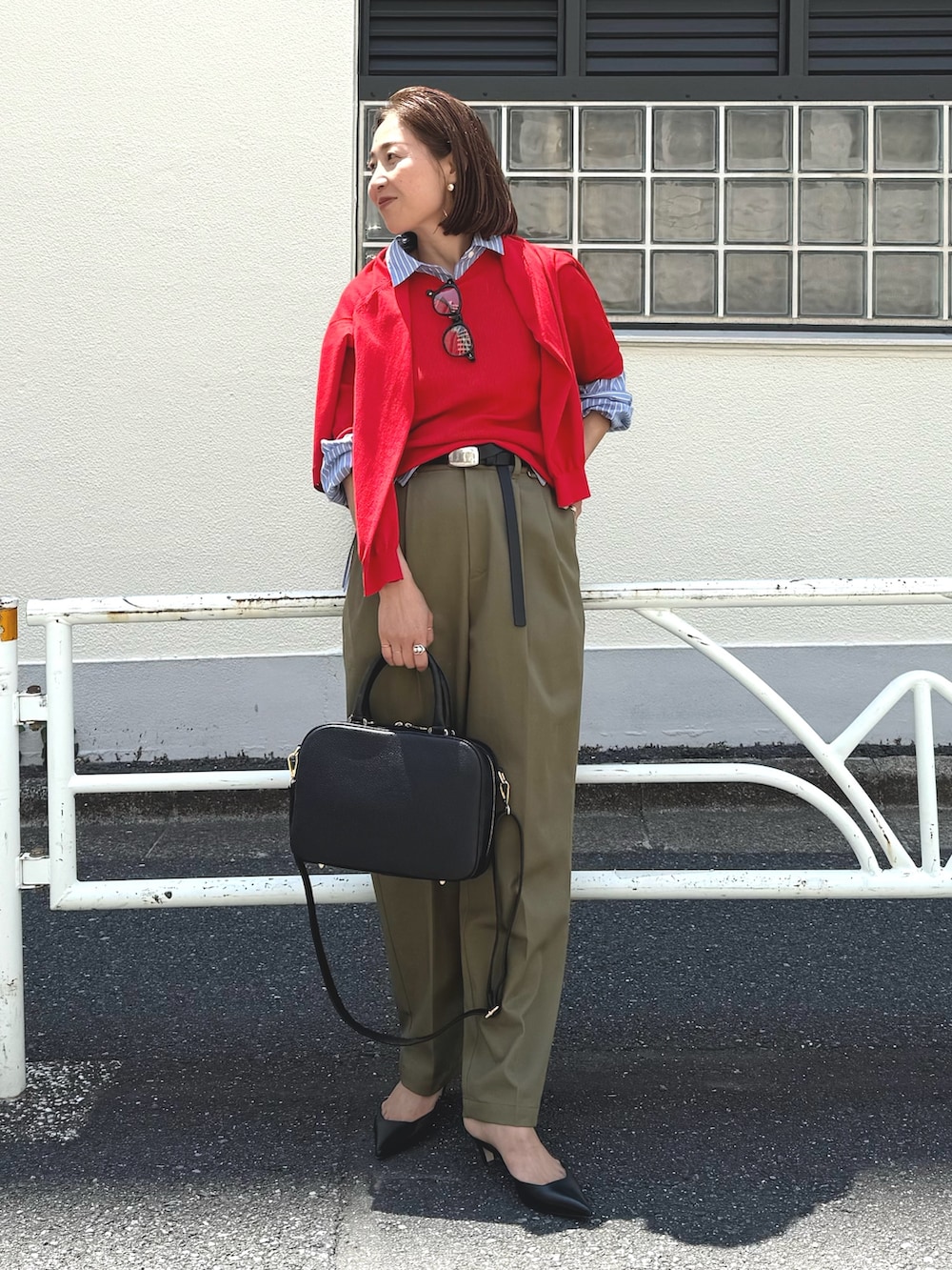 「ボストンバッグ、ボストン、ボストンメガネ、ボストンBAG、ショルダーバッグ、秋服準備はじめました、着こなしのちょこっとテク、休日スタイル、パンツコーデ、オトナ女子、秋カラー、今日のコーデ、オトナカジュアル、きれいめコーデ、小物で作る初秋コーデ」|「NOLLEY’Sのウォッシャブル Premium TWLL オトナチノパンツ(その他パンツ、グリーン系)」を使った、ISHIDAさん(骨格ウェーブ・レディース・158cm)の夏コーディネートの9枚目の写真