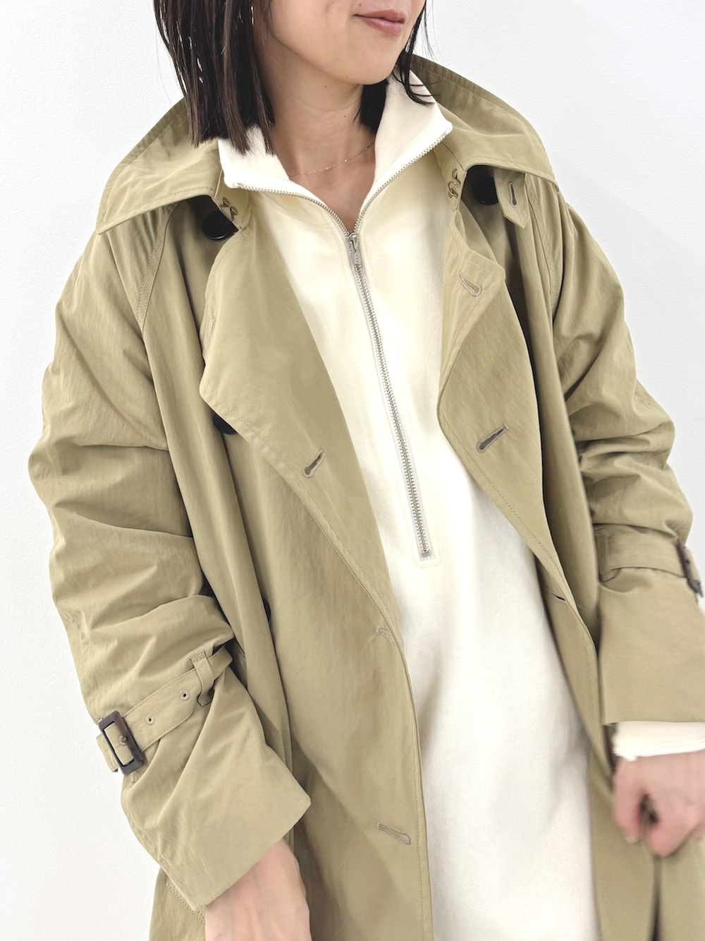 ホワイト系のワンピース、その他のエコバッグ/サブバッグ、その他のエコバッグ/サブバッグを着用したレディースの冬コーディネートの7枚目の写真