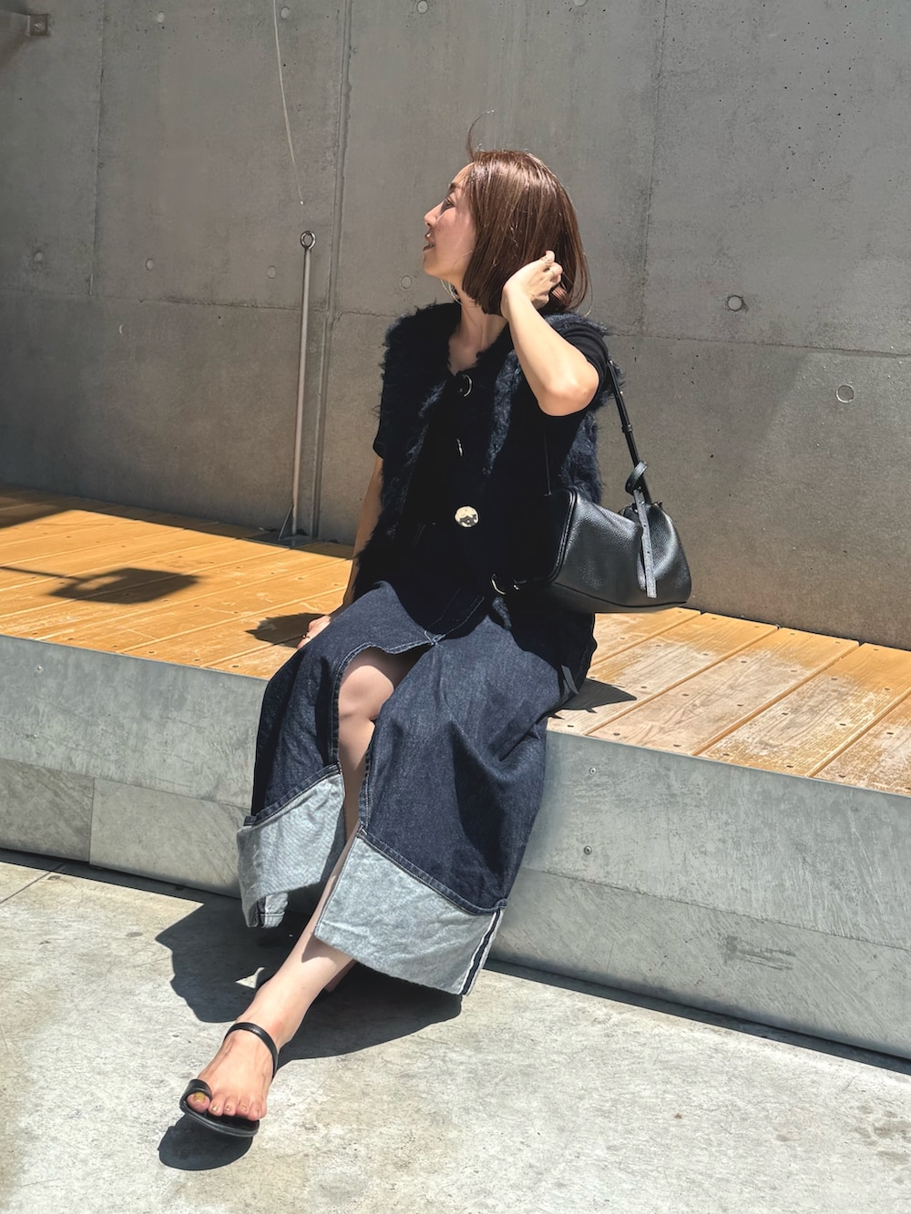 「着こなしのちょこっとテク、休日スタイル、デニム、おでかけコーデ、オトナカジュアル、オトナ女子、大人かわいい、今日のコーデ、大人コーデ、150cm台コーデ、小物で作る初秋コーデ、今から使える秋の先取りコーデ、ベスト、ベストコーデ、ベストスタイル」｜「NOLLEY’Sの【LEFIJE/レフィエ】スクエアバックルベルト（ベルト、ブラック系）」を使った、ISHIDAさん（骨格ウェーブ・レディース・158cm）の夏コーディネートの9枚目の写真