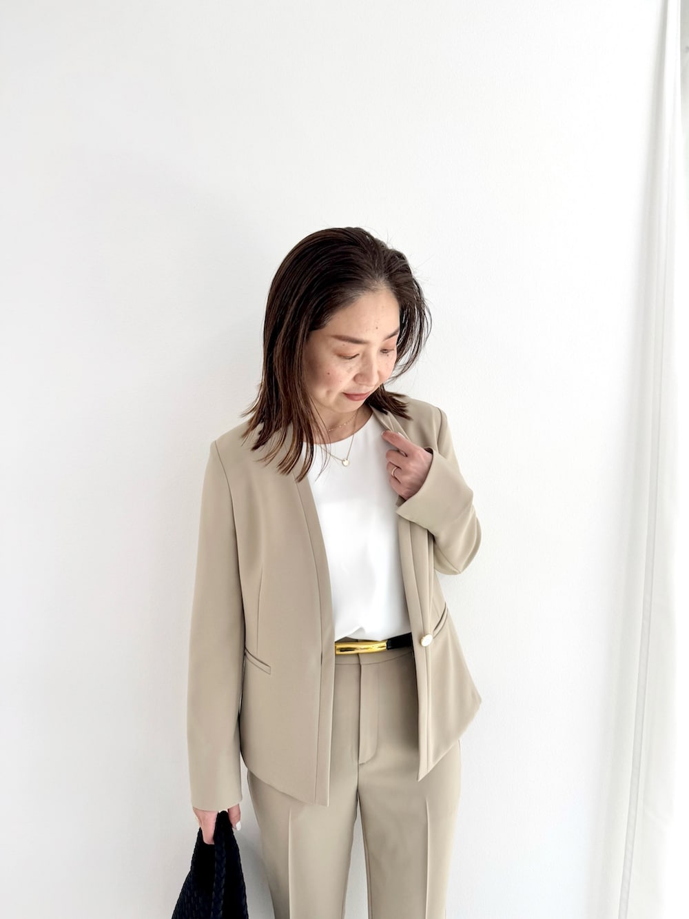 「パンツ、パンツスタイル、パンツコーデ、パンツスーツ」|「NOLLEY’S Sophiの《セットアップ対応》ウォッシャブルツイルテーパードパンツ(その他パンツ、イエロー系)」を使った、ISHIDAさん(レディース・158cm)の春コーディネートの8枚目の写真