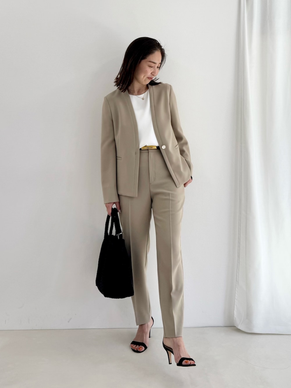 「パンツ、パンツスタイル、パンツコーデ、パンツスーツ」|「NOLLEY’S Sophiの《セットアップ対応》ウォッシャブルツイルテーパードパンツ(その他パンツ、イエロー系)」を使った、ISHIDAさん(レディース・158cm)の春コーディネートの2枚目の写真