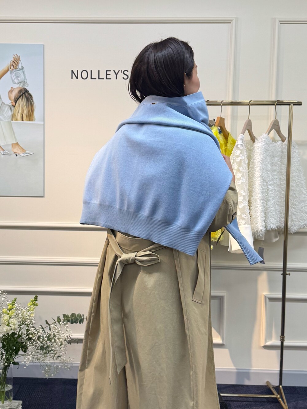 「トレンチ、トレンチコート、スカーフ、春色、かんたん！着回しコーデ術、今日のコーデ」｜「NOLLEY’Sの2wayCLASSICショルダーバッグM（ショルダーバッグ、ブラック系）」を使った、ISHIDAさん（レディース・158cm）の冬コーディネートの6枚目の写真