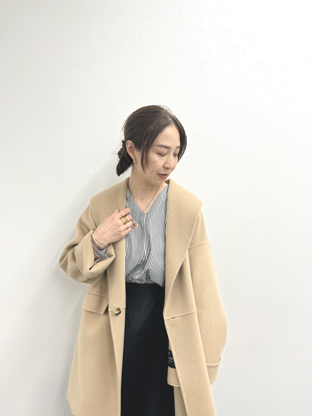「おしゃ見えテクニック、秋コーデ、秋服コーデ、キレイめカジュアル、お出かけコーデ、ショートコート、ハーフコート、キャメルアウター、キャメル、ベージュコート、トートバッグ、ビッグバッグ、大人女子、ナロースカート」｜「NOLLEY’S Sophiの◇【WEB限定カラーあり】SUPER140リバーショールコート 24AW（ダッフルコート、イエロー系）」を使った、ISHIDAさん（レディース・158cm）の秋コーディネートの8枚目の写真