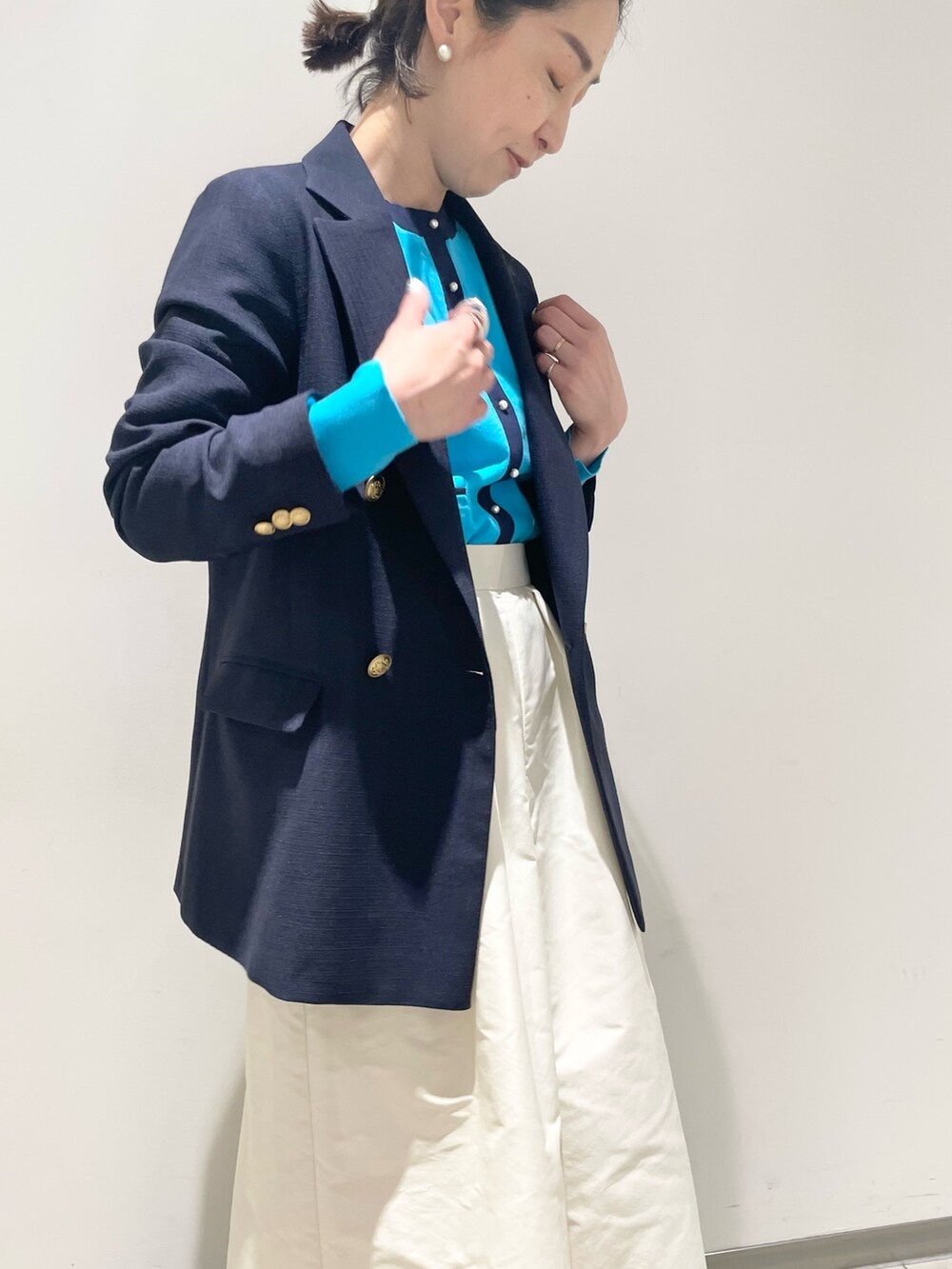 「ジャケット、ジャケットスタイル、紺ブレ、キュロット、マリン、春コーデ、オフィスカジュアル、カーディガン、大人カジュアル、綺麗めコーデ、キレイめコーデ、ootd、サンダル、キレイめ、いまどきジャケット写真」｜「NOLLEY’Sのウォッシャブルブッチャーダブルジャケット（テーラードジャケット、ホワイト系）」を使った、ISHIDAさん（レディース・158cm）の春コーディネートの4枚目の写真