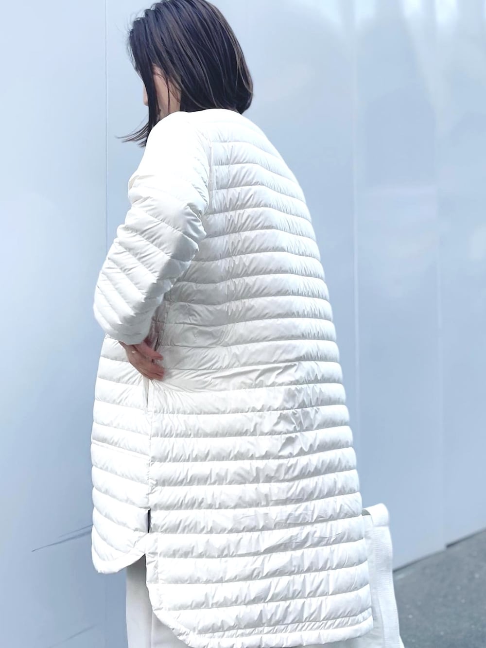 「白スニーカー、白ダウン、ダウンジャケット、ダウンコート、インナーダウン、Traditional Weatherwear、春コーデ、冬コーデ、ママコーデ、スニーカー、スナップ、スニーカーコーデ」｜「Traditional Weatherwearの◇【WEB限定カラーあり】【TRADITIONAL WEATHERWEAR】ARKLEY LONG DOWN PA（ダウンジャケット/コート、ホワイト系）」を使った、ISHIDAさん（レディース・158cm）の冬コーディネートの7枚目の写真