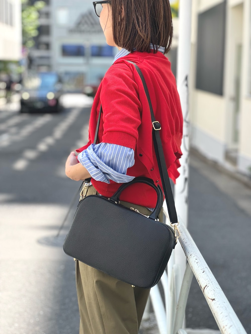 「ボストンバッグ、ボストン、ボストンメガネ、ボストンBAG、ショルダーバッグ、秋服準備はじめました、着こなしのちょこっとテク、休日スタイル、パンツコーデ、オトナ女子、秋カラー、今日のコーデ、オトナカジュアル、きれいめコーデ、小物で作る初秋コーデ」|「NOLLEY’Sのウォッシャブル Premium TWLL オトナチノパンツ(その他パンツ、グリーン系)」を使った、ISHIDAさん(骨格ウェーブ・レディース・158cm)の夏コーディネートの3枚目の写真