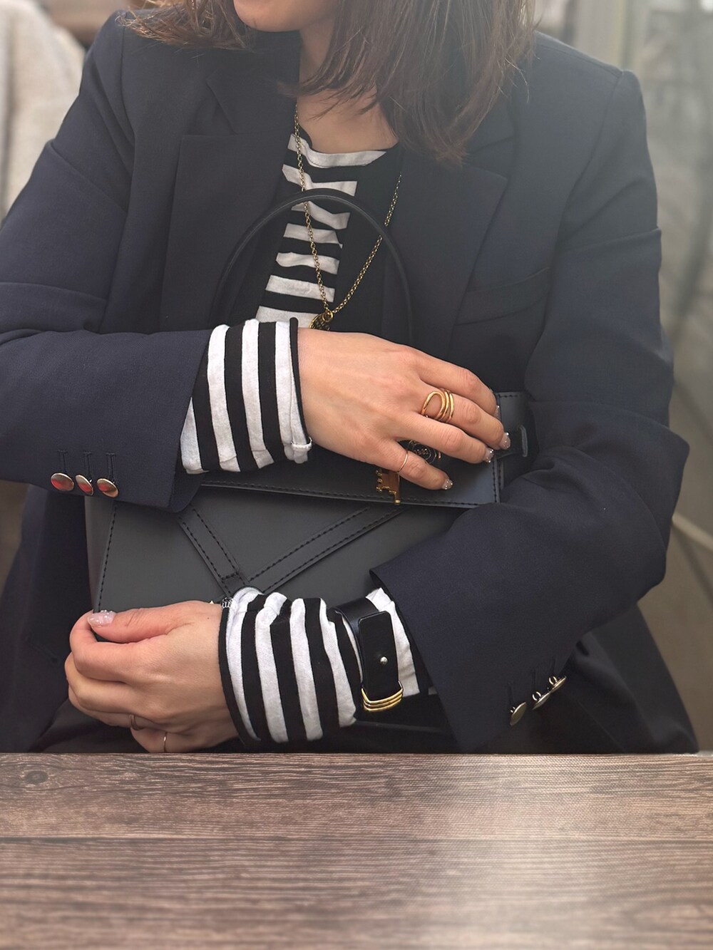 「ジャケット、ジャケットスタイル、ジャケットコーデ、ジャケット 、ナロースカート、ロングスカート、ロングワンピース、ローファー、ローファー×靴下、ローファーコーデ」|「NOLLEY’S Sophiのウォッシャブルマットサテンナローロングスカート(スカート、ブラック系)」を使った、ISHIDAさん(レディース・158cm)の冬コーディネートの10枚目の写真
