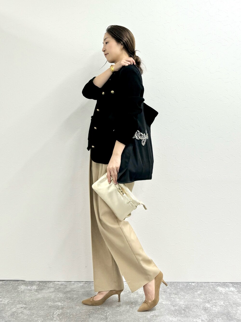 「ジャケット、ジャケットスタイル、ママコーデ、きれいめカジュアル、大人カジュアル、チノパン、秋服準備はじめました、初秋コーデ、秋先取りコーデ、お出かけコーデ、キレイめカジュアル、ママファッション、セットアップ、秋服、お仕事コーデ」｜「NOLLEY’Sのアイテム（パンツ、ベージュ系）」を使った、ISHIDAさん（レディース・158cm）の夏コーディネートの3枚目の写真